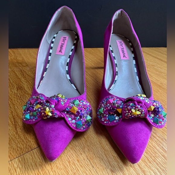 Betsey Johnson Fuchsia Axle Heels with Colorful Bow Embellishments Size 7.5 - Picture 8 of 11